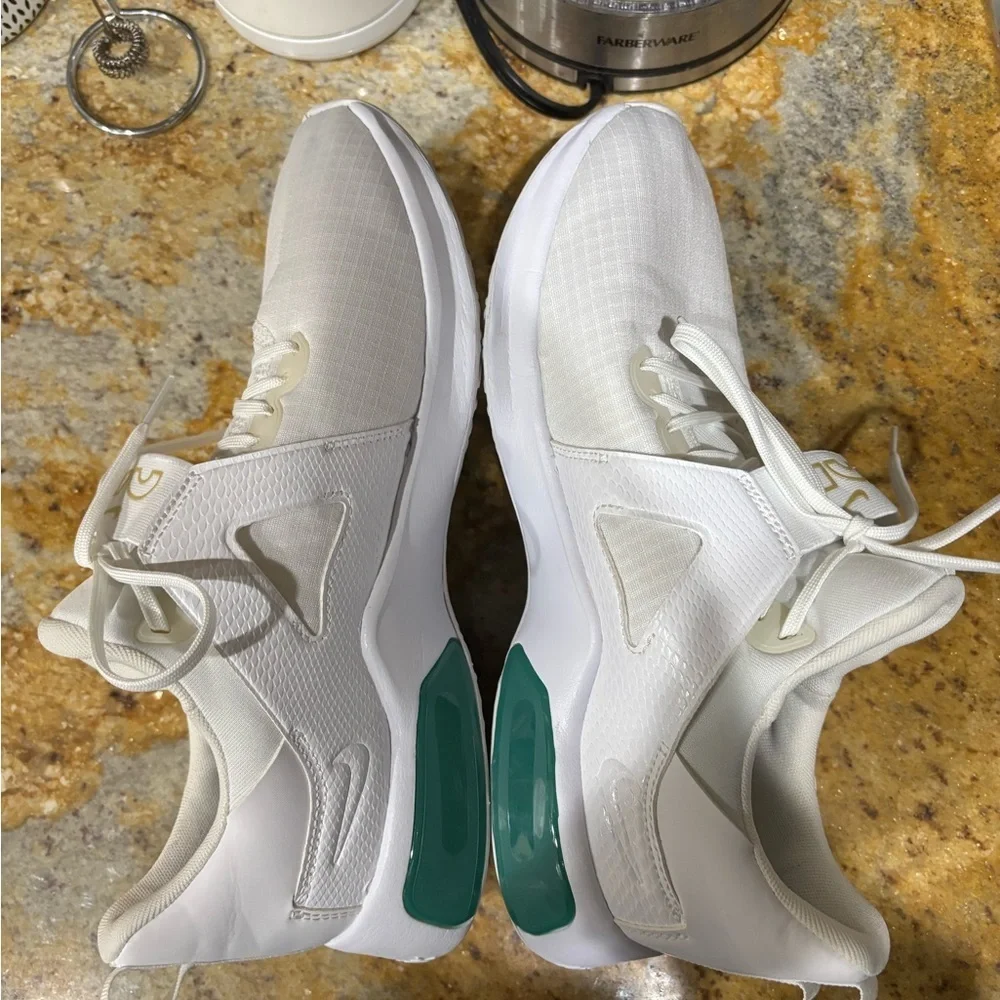 Nike Bella TR 5 size 10
